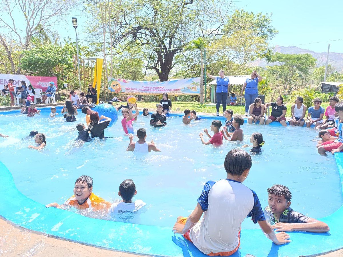 Así disfrutaron las familias del municipio de San Juan de Limay donde se disfruto del pachangón de Verano 🎉🏖️🌞
#NicaraguaFascinanteIrresistible