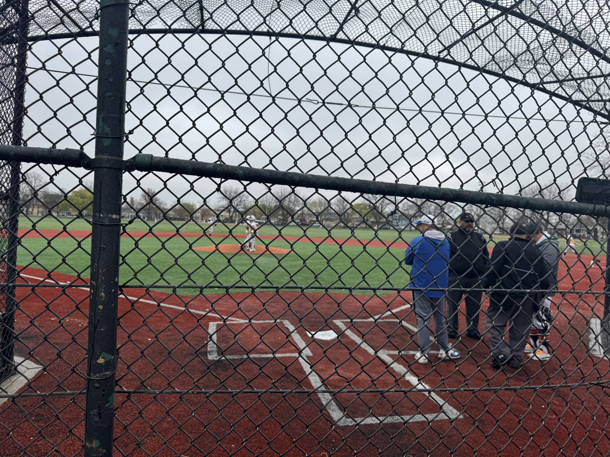 Hello from Garfield Ridge. Kennedy baseball hosting Shepard at Wentworth Park. Coverage for #SouthwestRegional.
<a href="/KennedyBSBL/">Kennedy HS Crusaders Baseball</a> <a href="/FDiFoggio/">Alan B. Shepard High School Baseball</a>