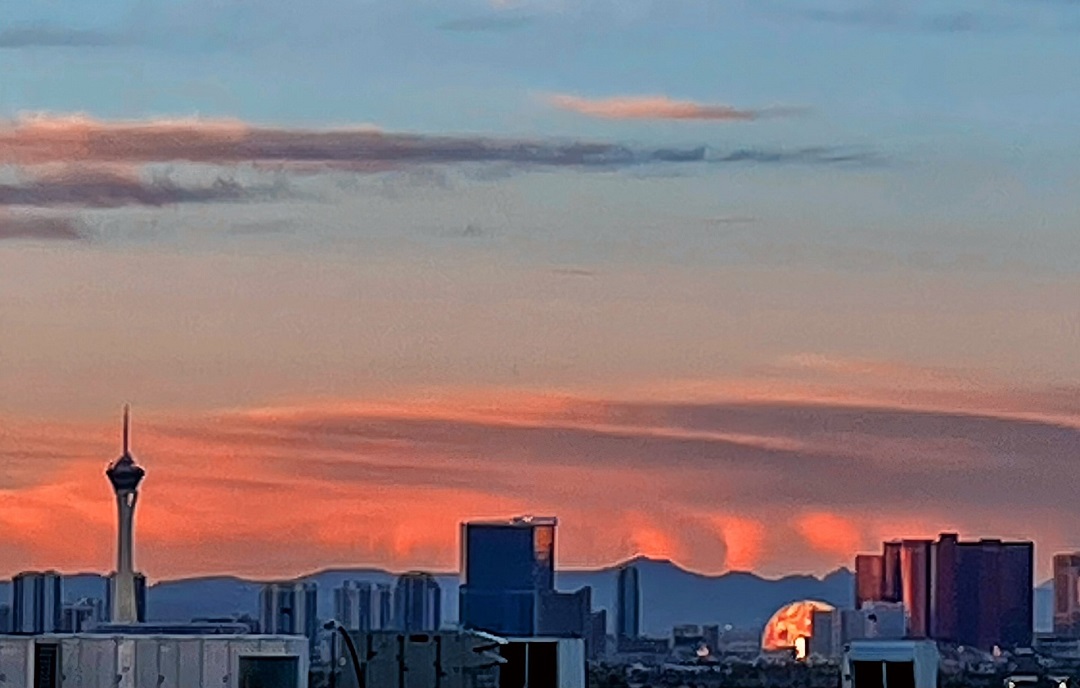 FBILasVegas's tweet photo. Good morning from #FBILasVegas. Our city is known for its beautiful sunrises, and this particular sunrise was captured by one of our team members. Nevada is #WhereWeWork. https://t.co/nyXE2VH4iE
