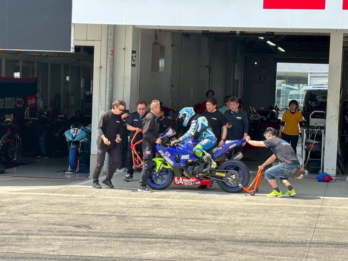 keitatsukawaki's tweet photo. Day2 Finished✅
QF-P14
課題を改善し大幅に上げれました
1周目を大事にしスリップを使ってTOP10を目指します!
YouTubeでの配信が8時15分からあるので是非観て応援していただけると嬉しいです✊
#FKworks #Hiroko #BabyFace #YAMAHA #ワイエスメンテナンス #松井商会 #MDESIGN #LASIMPLE https://t.co/uANhNivyqR