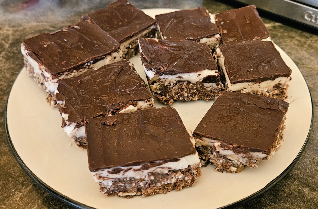 CanadianBlackBear🇨🇦 (CanadianPenny🌈) tweet media