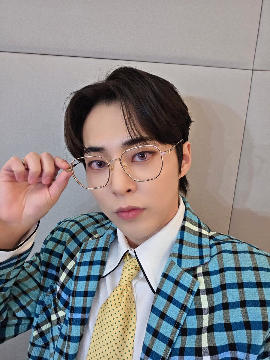 XIUMIN_INB100's tweet image. 2025 XIUMIN FAN CONCERT 
&amp;lt; X Times ( ) &amp;gt; in BANGKOK

2036일만에 듣게 되어 감동이었던
태국 EXO-L의 뜨거운 함성❤️‍🔥 
꼭 다시 만나러 올게요🫶✨️

#시우민 #XIUMIN #Xtimes 
#XtimesAsiaTour #XtimesBANGKOK