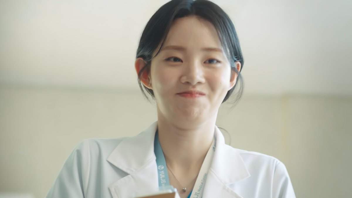 kdramasdiary's tweet image. Namkyung learns something with every patient. She grows, improves, and becomes a better version of herself day by day. Truly proud 🫂

#ResidentPlaybook #ResidentPlaybookEp3