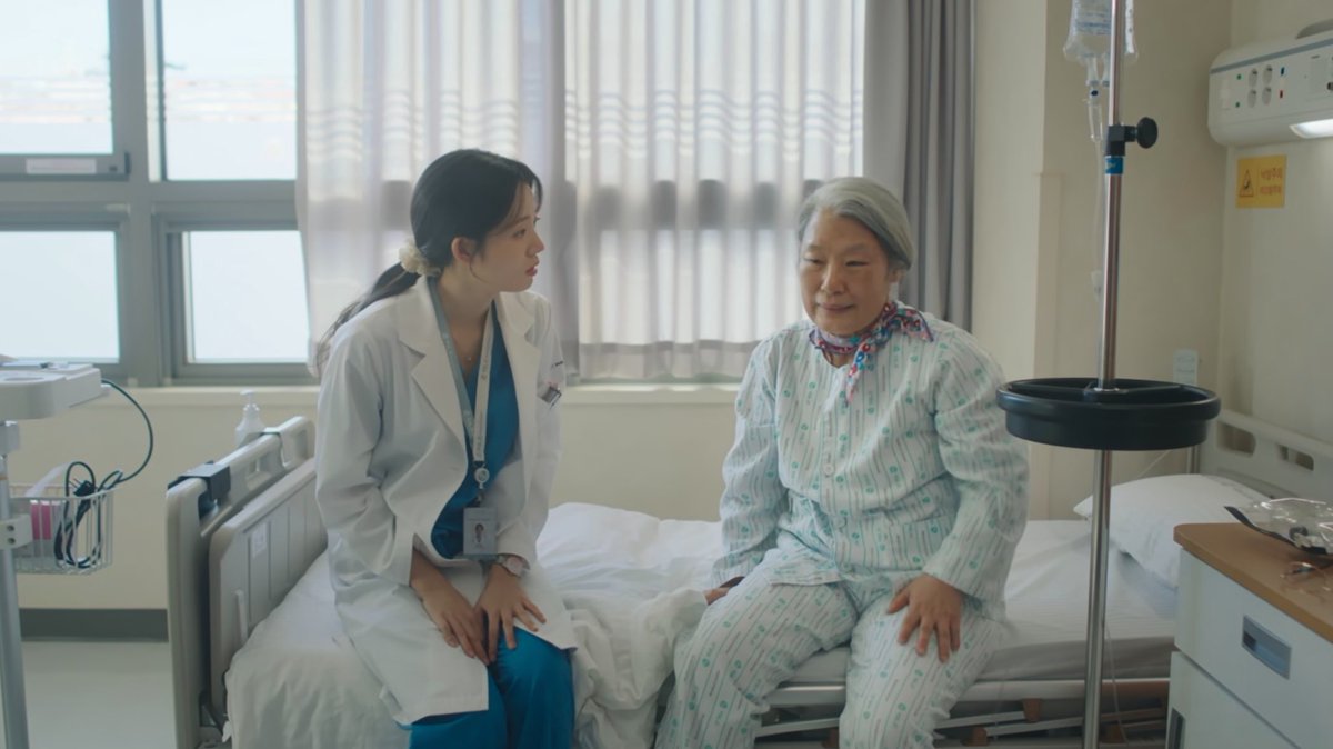 kdramasdiary's tweet image. Namkyung learns something with every patient. She grows, improves, and becomes a better version of herself day by day. Truly proud 🫂

#ResidentPlaybook #ResidentPlaybookEp3