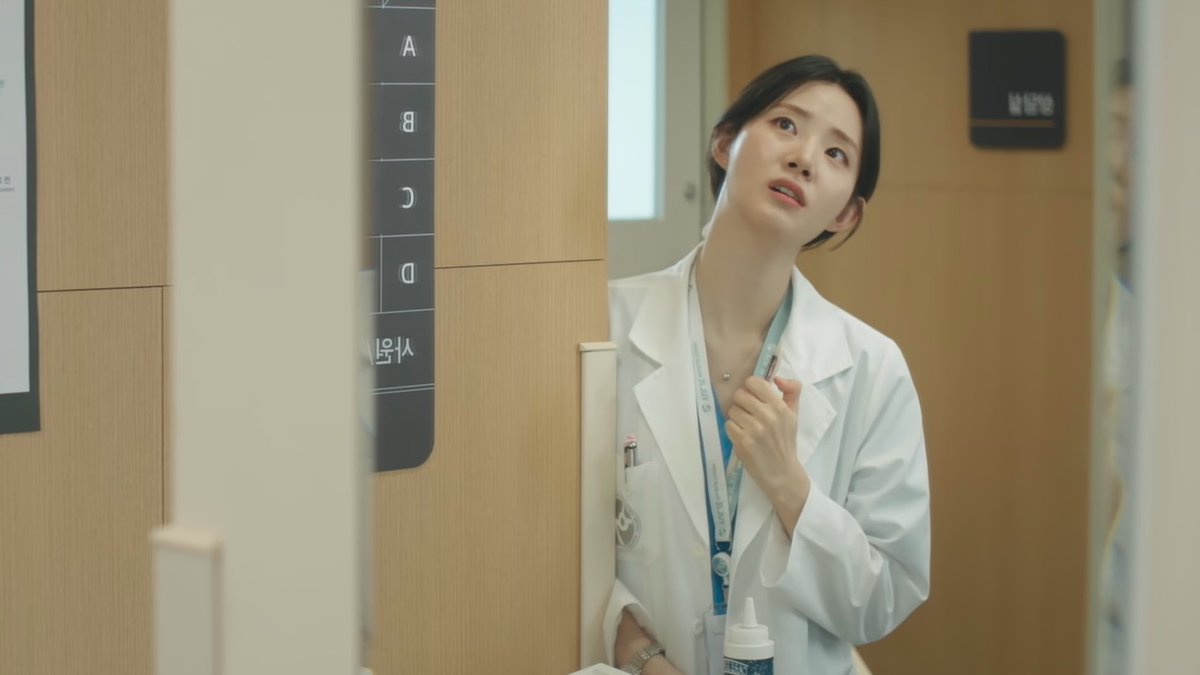 kdramasdiary's tweet image. Namkyung learns something with every patient. She grows, improves, and becomes a better version of herself day by day. Truly proud 🫂

#ResidentPlaybook #ResidentPlaybookEp3