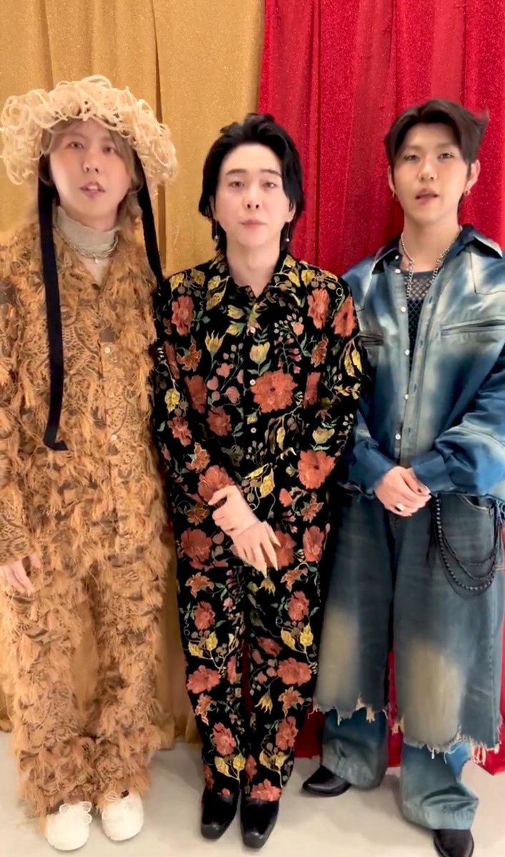 GKSMKDNS's tweet photo. 推しのお二人の衣装が⁉️お、同じに見えるんですけど⁉️
今日 #withMUSIC に出演されてた大森さんのセットアップと今年1/4にLiveMusicStudioスペシャルライブがあったアッキーの衣装💕
♪ダンスホール歌ってくれた日🫶
 #大森元貴 
 #MrsGREENAPPLE 
 #中川晃教
 #LiveMusicStudio 
 #ダンスホール https://t.co/Pp78DanpB3