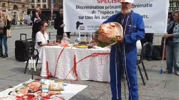 Strasbourg: des militants sensibilisent à l'abattage animal pour Pâques
l.bfmtv.com/Sg7V