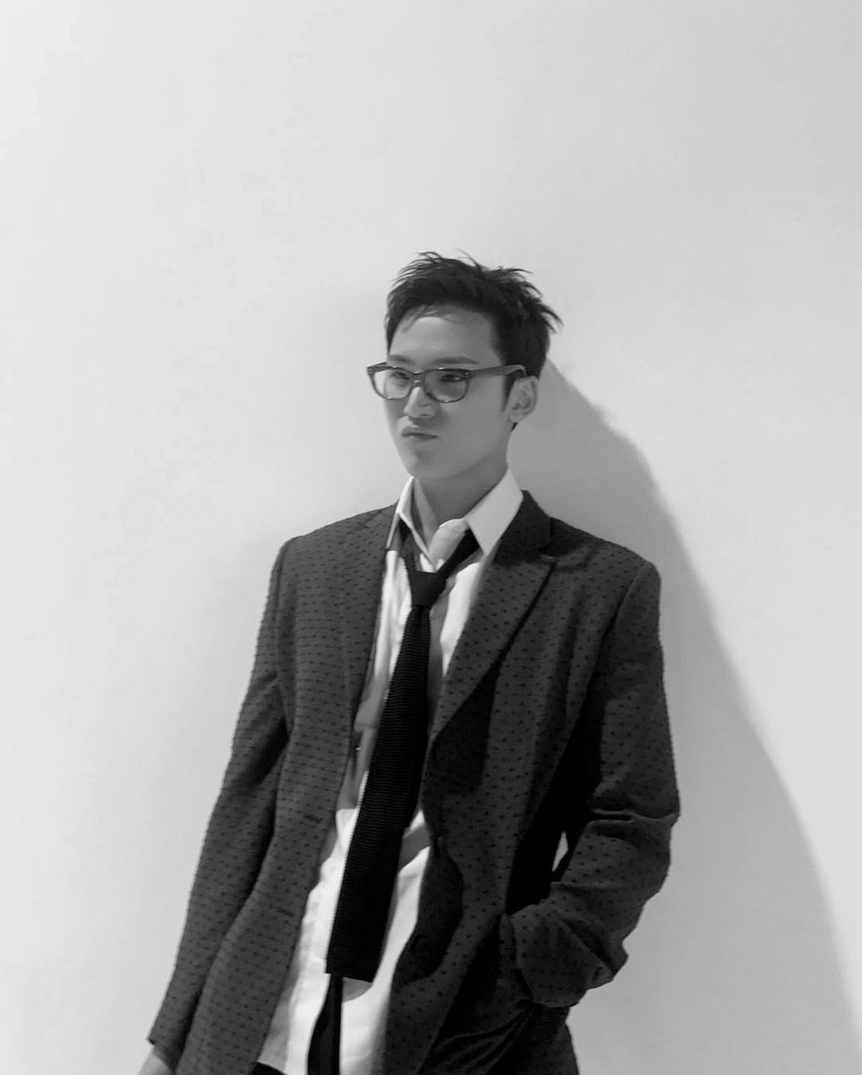 saintreignn's tweet photo. wearing a tie doesn’t mean i’ve got everything figured out. still learning, still laughing, still pulling funny faces between shots; growing, still stumbling. https://t.co/vdvN8BctNs