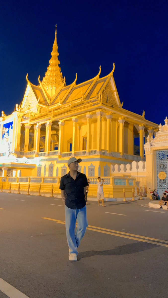 karim_Rith's tweet photo. Walk Street….✨
(Love don’t matters but action matters)
#gentleman #walkstreet #walkwithme #LoveStory #memory ✨✨✨✨
ស្រលាញ់ fan fan ☺️ https://t.co/AdeRkeR72v