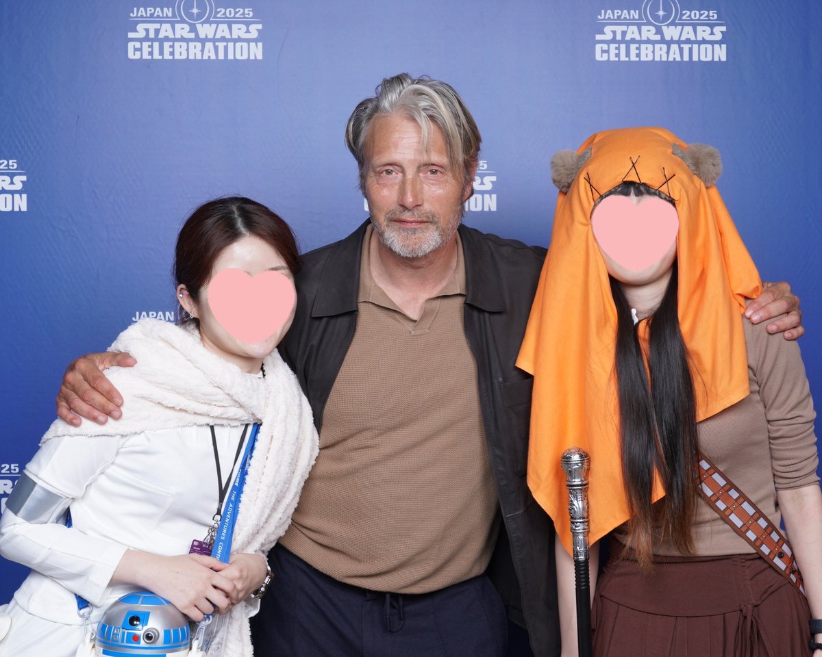 mmi__pu's tweet photo. ずーーっと楽しみにしていたスターウォーズセレブレーションジャパン参加してきました🥹

マッツとヘイデンとも無事に写真撮れて、少しだけ会話？も出来てもう思い残すことはないです🧎🏻‍♀️

人生初コスプレも姉妹で楽しめました！
(パドメ×イウォーク) https://t.co/VoVIp9d5SE