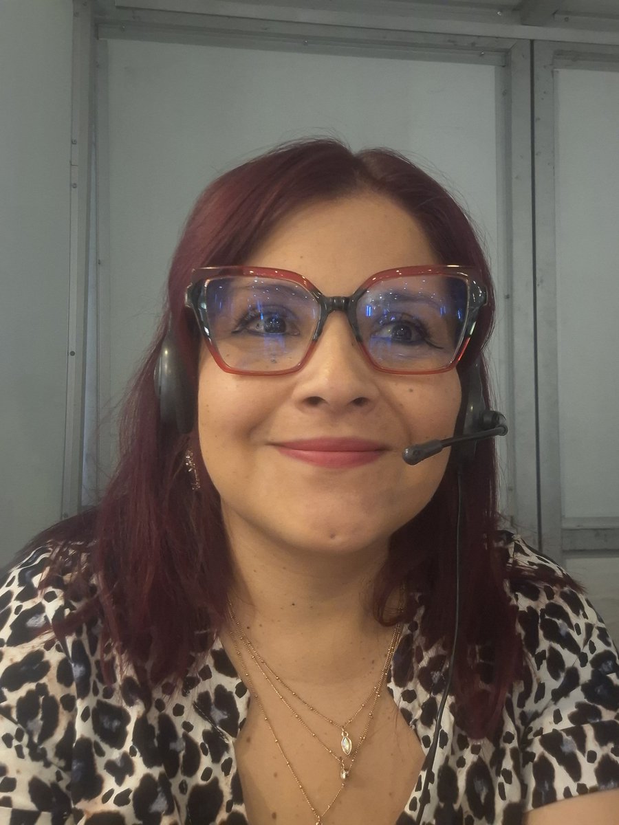 apsidalkat's tweet photo. Cuando el concabino dice algo demasiado divertido en su reformulación mientras te tomas la selfie. 
#boothmate https://t.co/E8sH8yr9Do