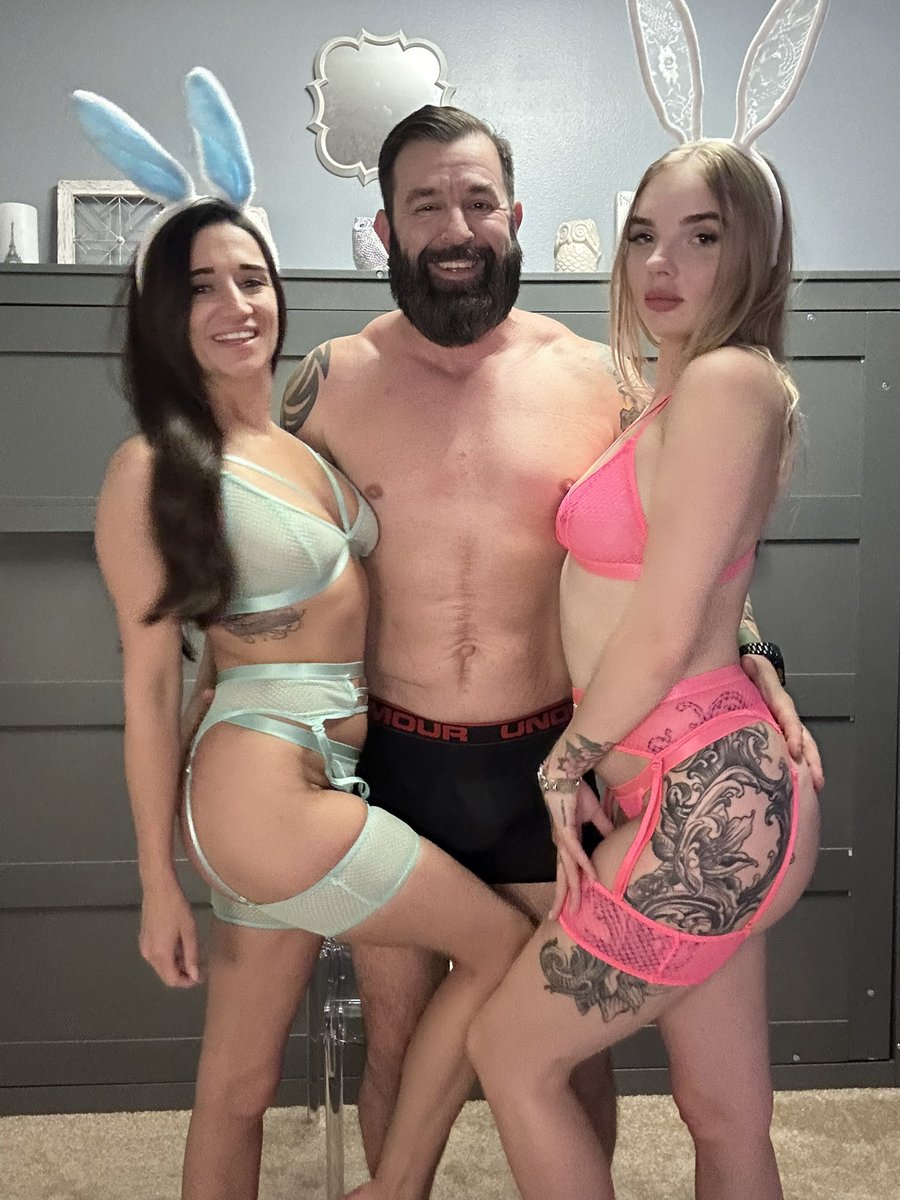 BostonBeard69's tweet photo. Easter weekend started with a bang 🥰😘 https://t.co/bMBRpIJVsZ