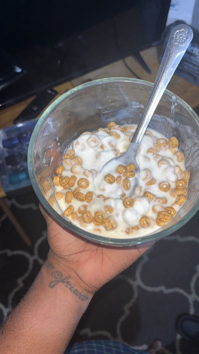 KwamePsalm's tweet photo. As a nurse &amp; nursing student, I juggle multiple responsibilities while funding my own education! After a tough experience in home care, I found solace in making yoghurt &amp; started YoMel! DM us for nationwide delivery &amp; support a small business #YoMel #HomemadeYogh https://t.co/Zpn516qae5