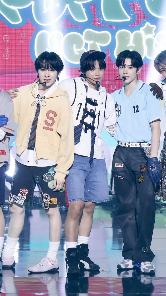 와 유우시 머리 자르고
파란색 하늘색 잘받는 컬러에
스포티한 옷에 적당한 바지 입히니까
ㄹㅇ 반짝반짝한데 진짜 그동안 외모 너프당한 억코디들 생각하니까 너무 억울하긔
님이 이렇게 잘난 놈인데