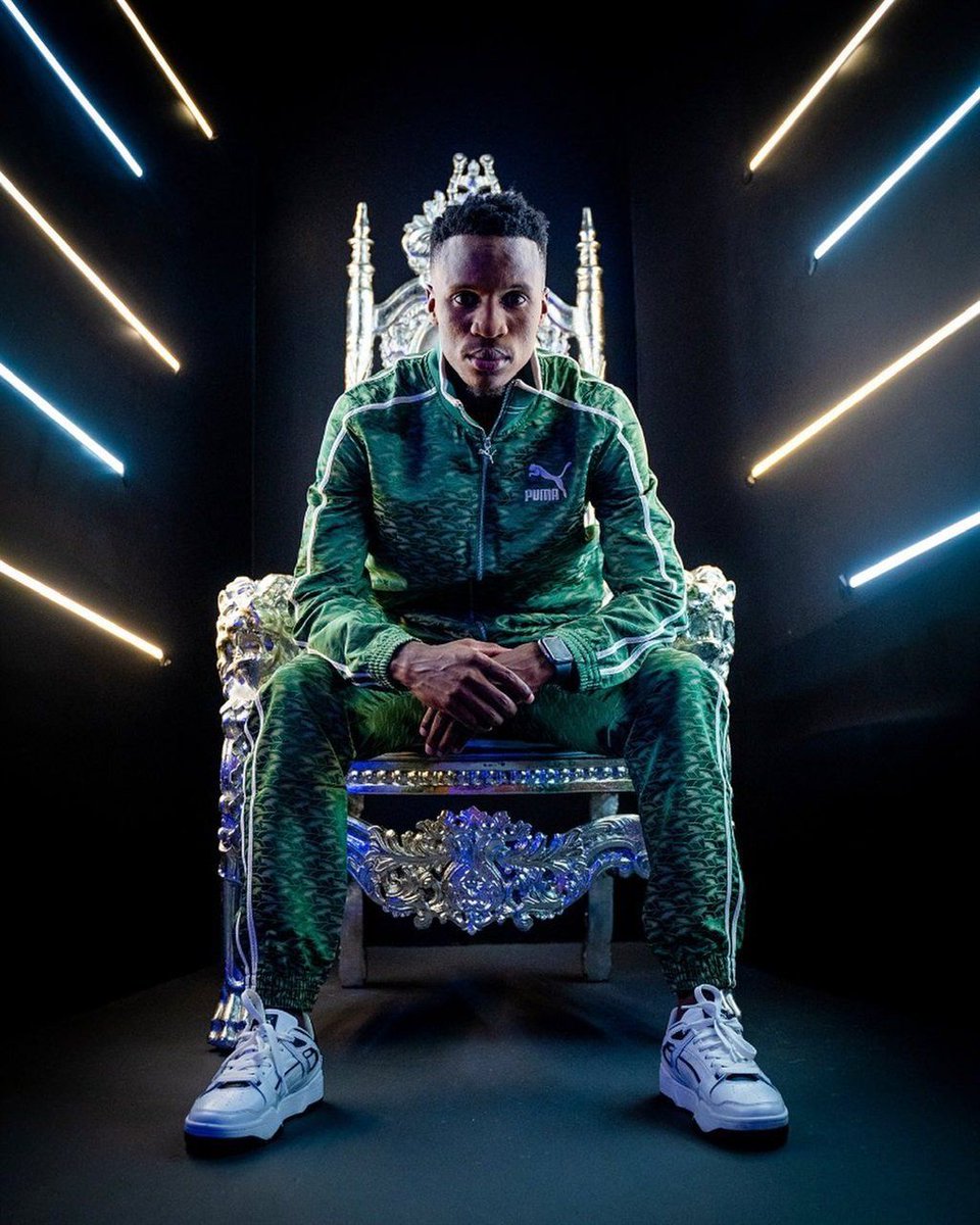 BlackisGoldz's tweet photo. King 👑 #TZ18
Themba Zwane is 🔥 🔥 🔥 🔥 https://t.co/Qza9ZOqn6J