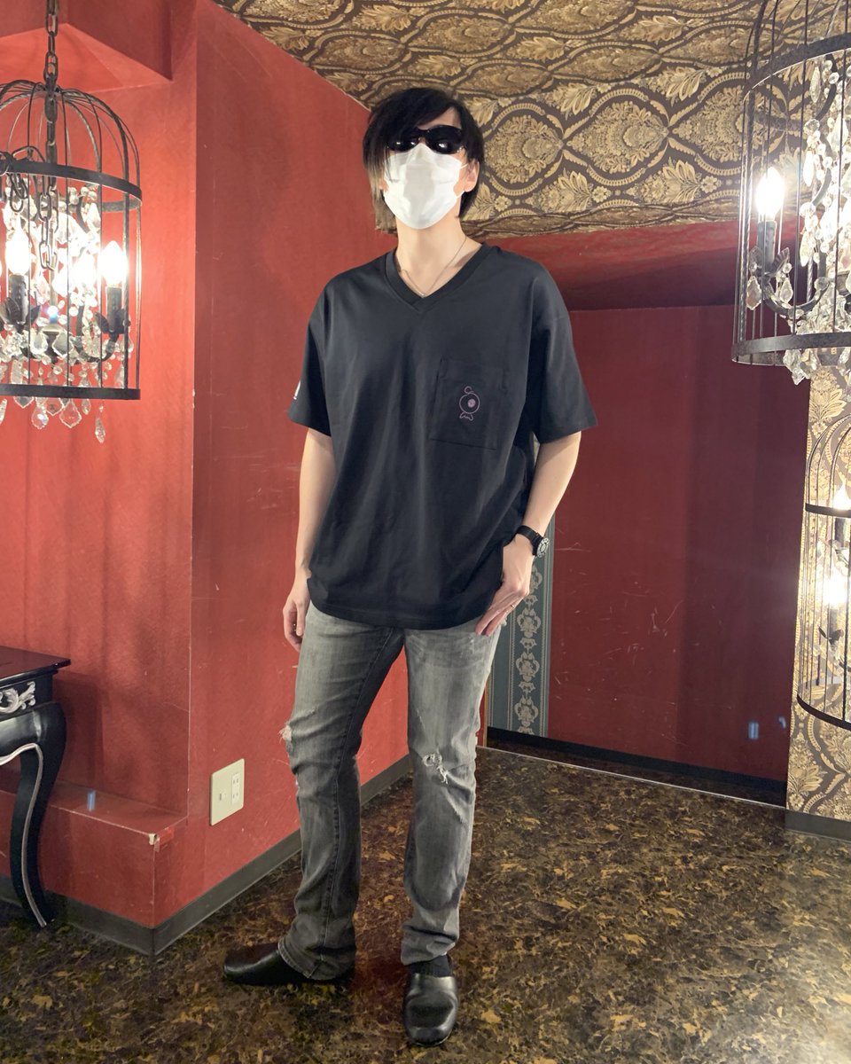 fuji_saiore's tweet photo. 【15周年記念グッズ】
受注期間：4/19(土)24:00～5/6(火)23:59
https://t.co/4V81h6oTvD

「シャツ」はVネックオリジナルボディ！胸ポケット便利！
「ワンピース」もあるのでお好きな方をどうぞ！
「ぬいぐるみ」は持ち運びやすいサイズ！きゃわ！
「プレート」可愛すぎ！めっちゃ好き！え？ヤバくね？ https://t.co/92a3x7LabR