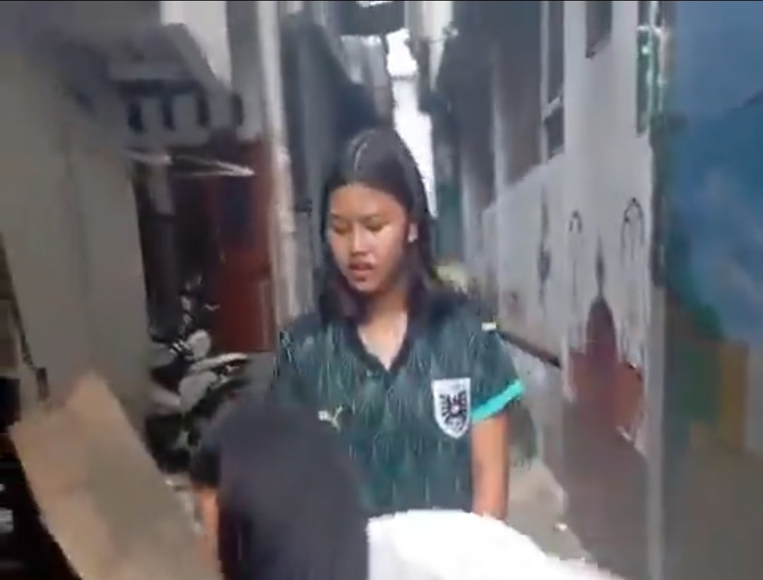 bilarmy's tweet photo. @LeoPanjaitan16 AYO PARA NETIZEN VIRALIN AJANIH MUKA MRK JADI MEME ATAU APALAH. Bodoamat sama masa depan mereka emg anak anak gini layak didoxing menurut gua https://t.co/EYEIqdXxAP