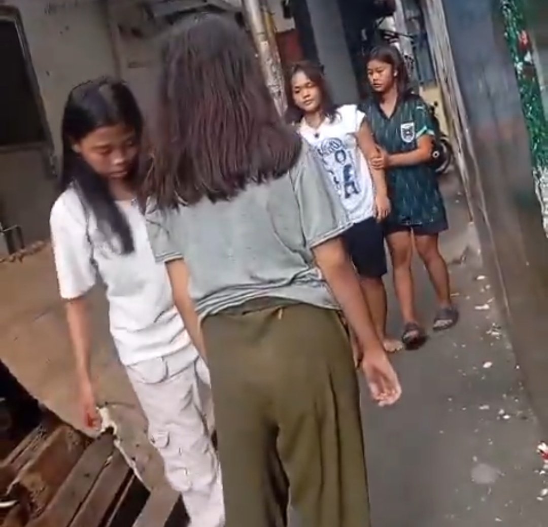 bilarmy's tweet photo. @LeoPanjaitan16 AYO PARA NETIZEN VIRALIN AJANIH MUKA MRK JADI MEME ATAU APALAH. Bodoamat sama masa depan mereka emg anak anak gini layak didoxing menurut gua https://t.co/EYEIqdXxAP