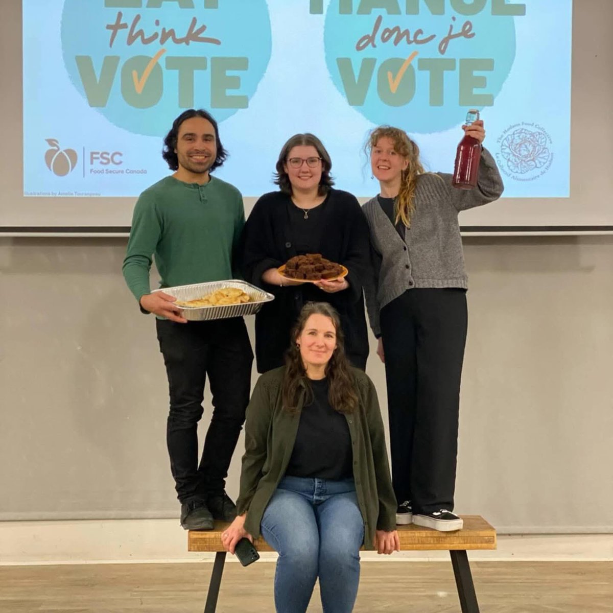 Un gros merci à tout le monde présent à Manger Penser Voter à Hudson! Vos idées &amp; votre énergie sur la sécurité alimentaire et le climat nous inspirent. Merci aussi aux nouveaux bénévoles! À bientôt sur le terrain!

#VotezVert #Vaudreuil #SécuritéAlimentaire #Climat