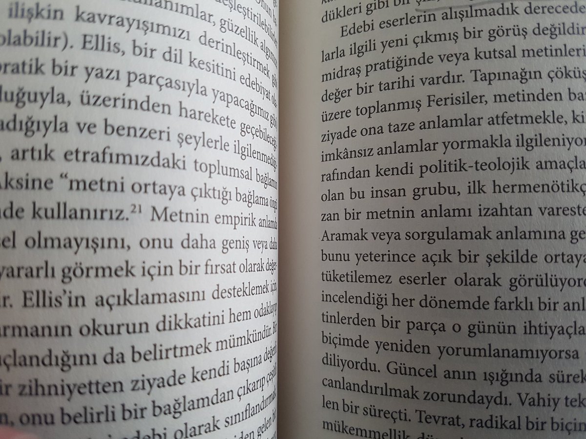 sonerdemirbash1's tweet photo. "..bir şiir, 'doğduğu anda yazarından kopar.'" (Terry Eagleton, Edebiyat Olayı)

#TerryEagleton #EdebiyatOlayı #Şiir https://t.co/jDjSeucWVt