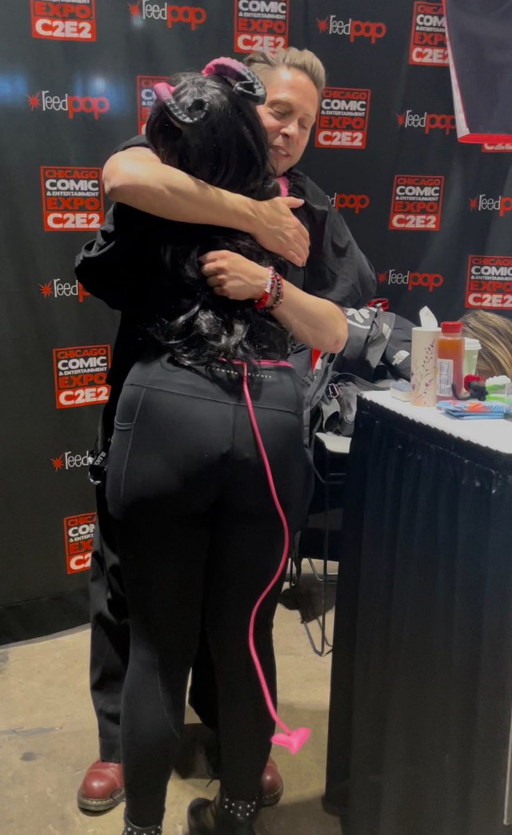 cprsshelby's tweet photo. drew this to get signed and gave one to neil. he was so sweet and thoughtful 🤍

best day of my life. https://t.co/tw64riOEIi