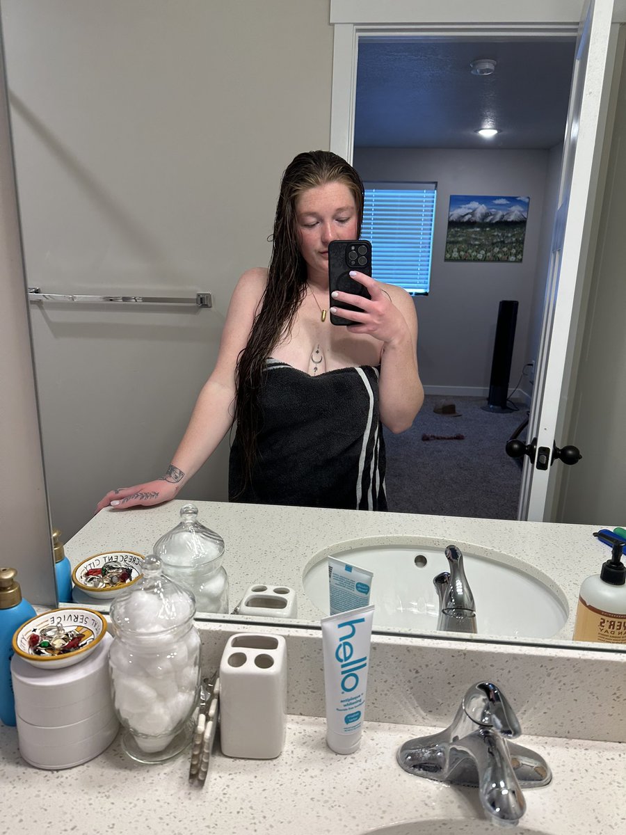 Happy Easter weekend! What are your plans?? I plan to eat some yummy food and hang with the fam