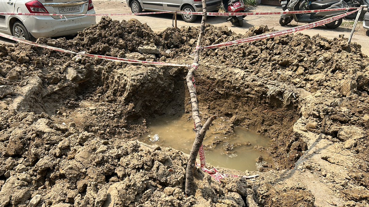 HarjitAero's tweet photo. @mlashyam_sharma 

Sir. Help to fill big pit hole

Avoid any Mishappening. https://t.co/srqoccbPKS