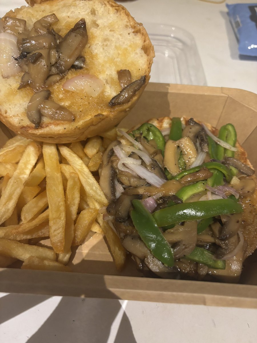 This is what I received when I ordered a veggie burger in Ghana 🇬🇭 🤣