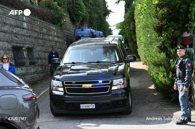 La delegación estadounidense abandona la embajada de Omán en Roma, tras una segunda ronda de conversaciones nucleares entre Irán y Estados Unidos, el 19 de abril de 2025.