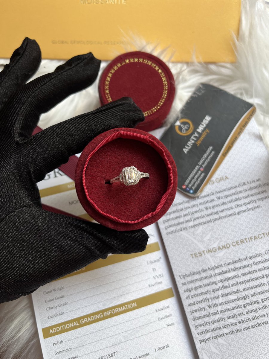💯Moissanite Diamond Engagement Ring
Available