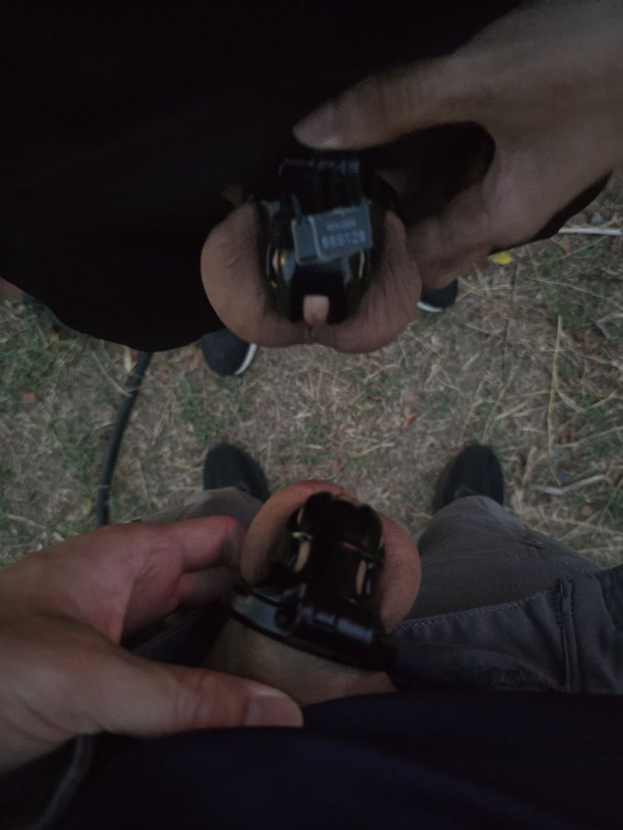 與<a href="/justAplease543/">A</a> 

突然的聊天

突然的見面

突然的下午茶聊天之後

在忙碌的城市裏

找了休閒的公園一起變態露鎖拍照

 Viper x Cobra 🐍 

Chastity Cage: <a href="/KINK3Ddesigns/">KINK3D</a> 

#chastity  #Chastitybelt 

#lockedboy #teamlocked 

#貞操帶 #貞操鎖 

#cagecheck 

#路の日常