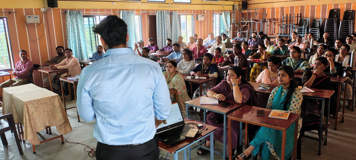 coderdigvijay's tweet photo. Had an amazing time leading a session on #ArtificialIntelligence for a group of passionate educators!

We explored what AI truly is, its impact on the world, Neural Robotics, and hands-on tools teachers can use today.

Grateful for the insightful Q&amp;A!

#AI #EdTech #AIinEducation https://t.co/alrCGvAgaU
