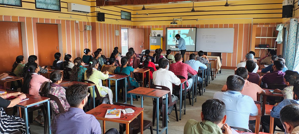 coderdigvijay's tweet photo. Had an amazing time leading a session on #ArtificialIntelligence for a group of passionate educators!

We explored what AI truly is, its impact on the world, Neural Robotics, and hands-on tools teachers can use today.

Grateful for the insightful Q&amp;A!

#AI #EdTech #AIinEducation https://t.co/alrCGvAgaU