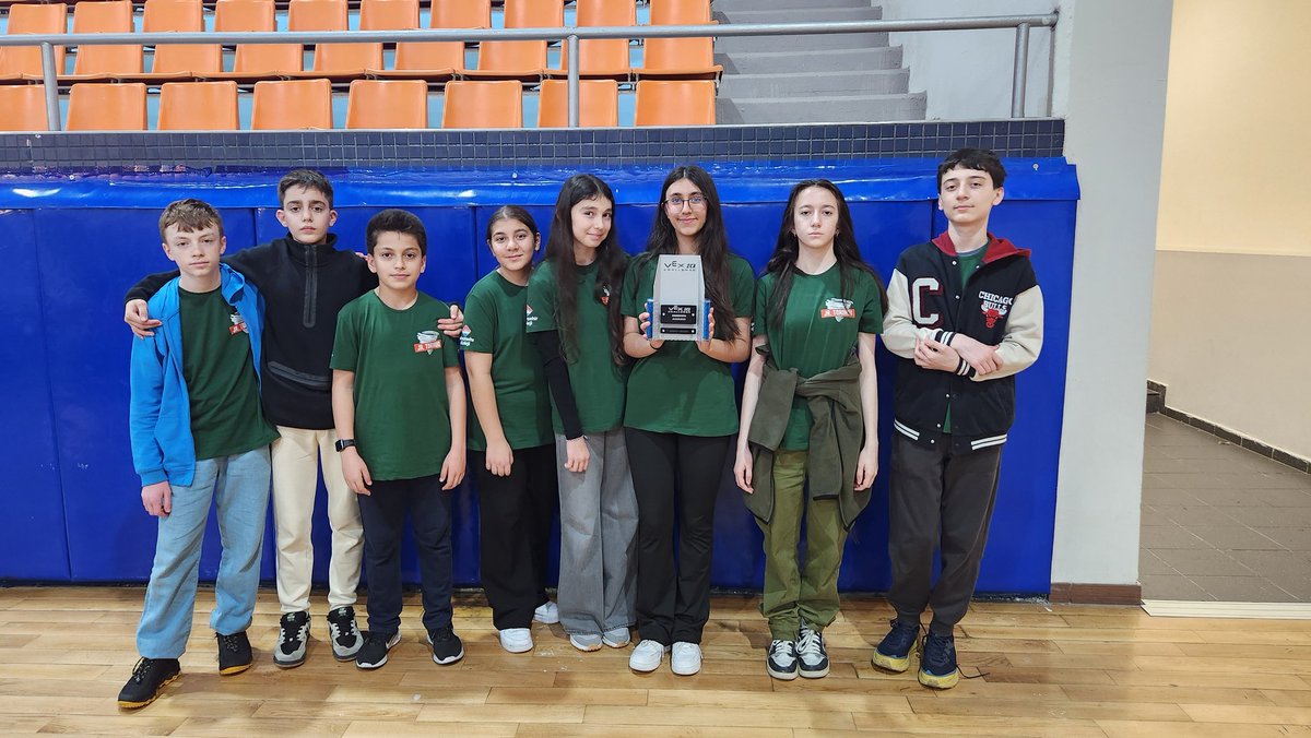 JrTornadoTeam's tweet photo. 🌪Emeklerimizi taçlandırdık🌪

Her bir anında adım adım öğrenerek ve kendimizi geliştirerek geldiğimiz Antalya VEX IQ Robotik Turnuvasından "Design Award" ile dönüyoruz 👏🏻🎉✨️

#VEX
#VEXIQ
#vexrobotics
#vexroboticscompetition
#vexiqroboticscompetition
#rapidrelay https://t.co/wYjs4SiD7y