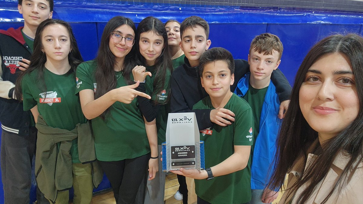JrTornadoTeam's tweet photo. 🌪Emeklerimizi taçlandırdık🌪

Her bir anında adım adım öğrenerek ve kendimizi geliştirerek geldiğimiz Antalya VEX IQ Robotik Turnuvasından "Design Award" ile dönüyoruz 👏🏻🎉✨️

#VEX
#VEXIQ
#vexrobotics
#vexroboticscompetition
#vexiqroboticscompetition
#rapidrelay https://t.co/wYjs4SiD7y