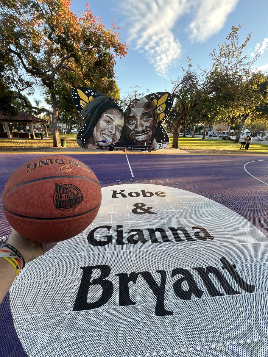 U8Training's tweet photo. Courtesy: Steven Cooper
Dribbling Across The USA
Art Courtesy: Brian Peterson
Anaheim Ca
2.24 Miles
From Disneyland
2 Be’ Continued
MAY 1ST
🏀Honoring Kobe & Gigi Bryant🏀
#SMARTPENCILPROGRAM https://t.co/aMy2W8AK20