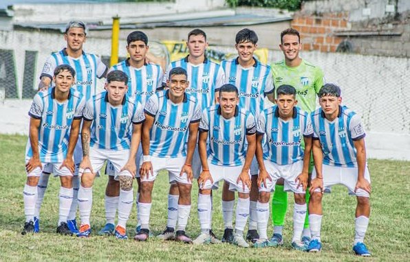 PUCAT15's tweet photo. PrimeraLTF ⚽/#FechaN2 (Visitante)

Unidos somos más fuertes💪

@catalleresdetafiviejo vs @atleticotucuman

📸@ph_mailenheredia

#ArribaLosCorazones 🩵 https://t.co/H9qW15Xtio