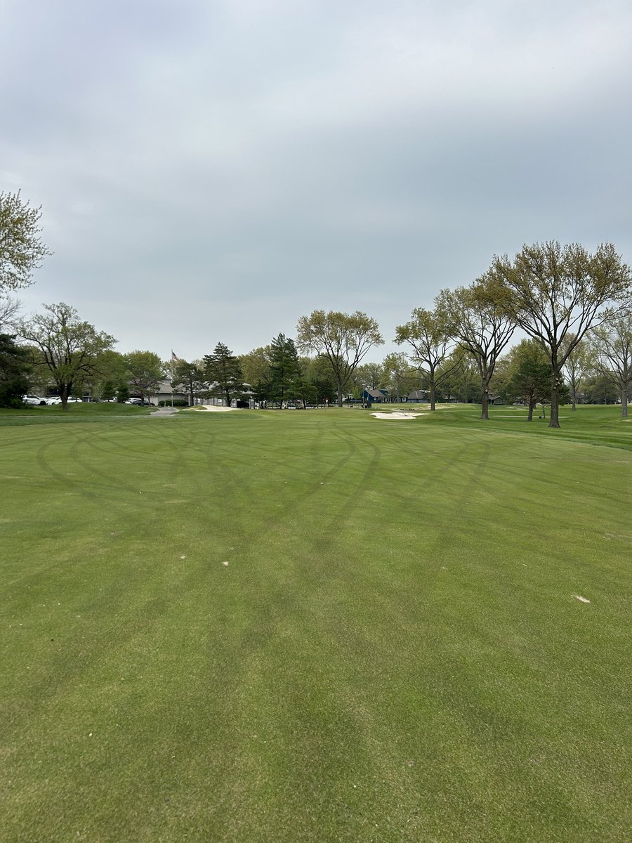 CRgreenside's tweet image. Yesterday’s fertility application on fairways had some iron in it, this caused fairways to track up from cart traffic.  The tracks will be gone in a couple days.   The Zoysia is sporting some nice color for April in KC. 

#WorthIt #CCL #TweetForMembers #ExtremeGreen20  #BestIron