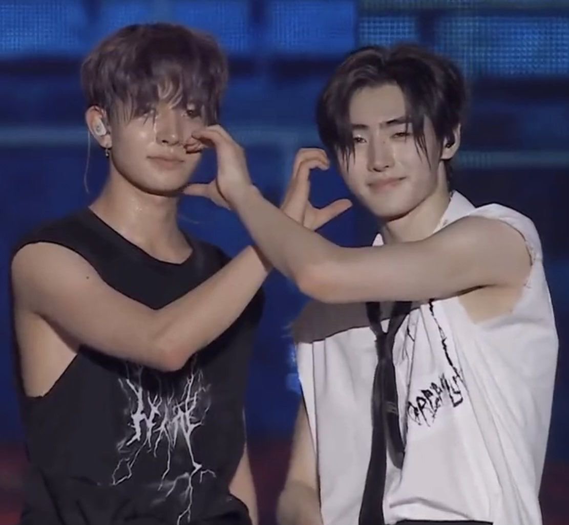 BEFORE THE DAY ENDS (kunwari di ko narealize na 19 na ngayon). happy 14th monthsary babi!!!!!! feel q real na bbt na ang slaysian royale (sana di first out si ano). HAHAHAHAHA. i love you so much!!!! sorry if im busy lately. 😔 <a href="/rozenthal_/">Rozen.</a>