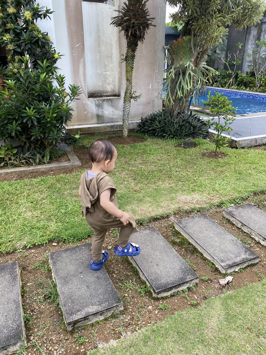 restyde_'s tweet photo. Gala pilek, dibawa berenang eh jadi sembuh 😅 https://t.co/aQk9CGkDvg