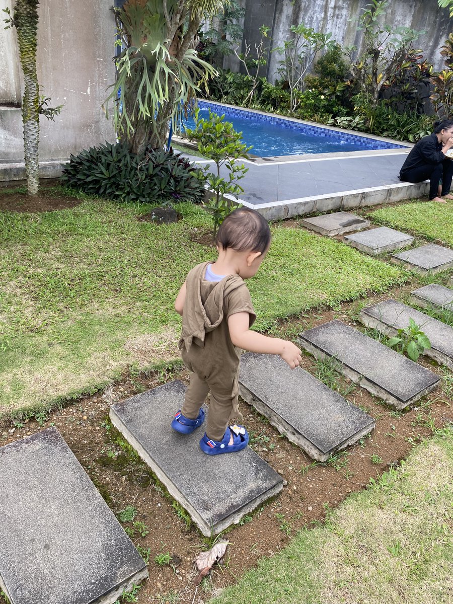 restyde_'s tweet photo. Gala pilek, dibawa berenang eh jadi sembuh 😅 https://t.co/aQk9CGkDvg