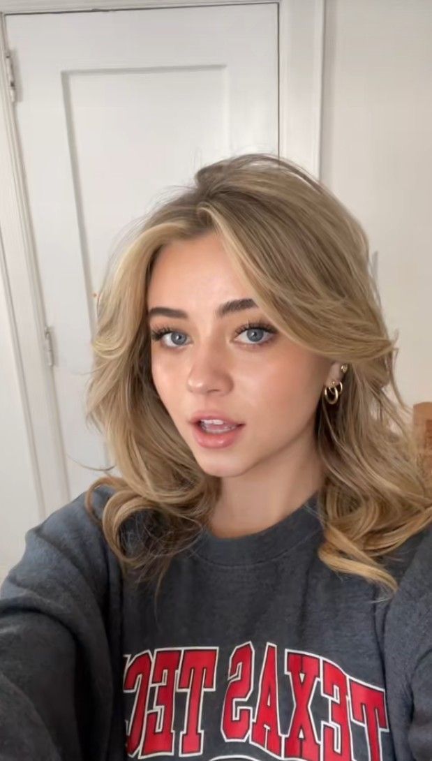 Just a girl with big dreams and messy hair