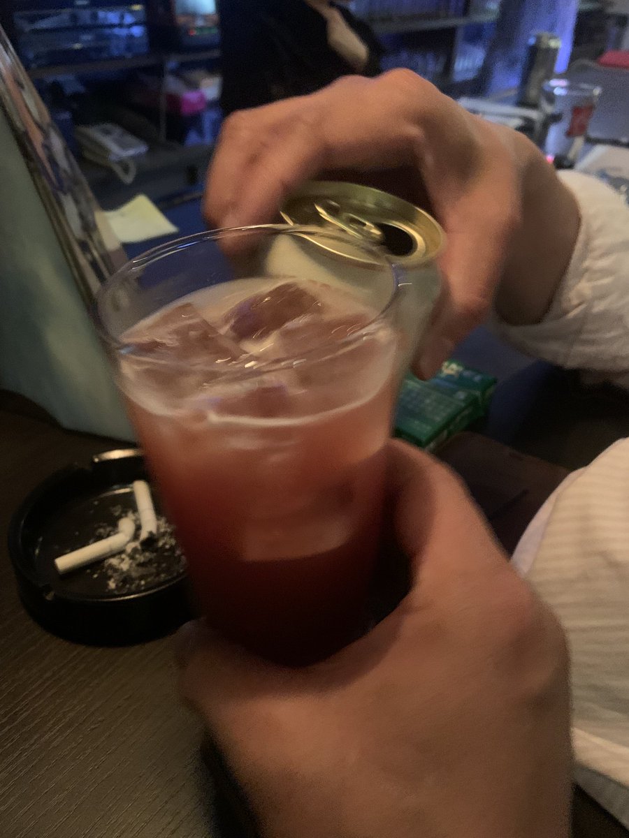 theCYClings's tweet photo. 3件目で幼馴染みの先輩と数十年ぶりに再会してマダムロシャス奢って貰った😆
#69JACK https://t.co/Mp1eyBGxg9