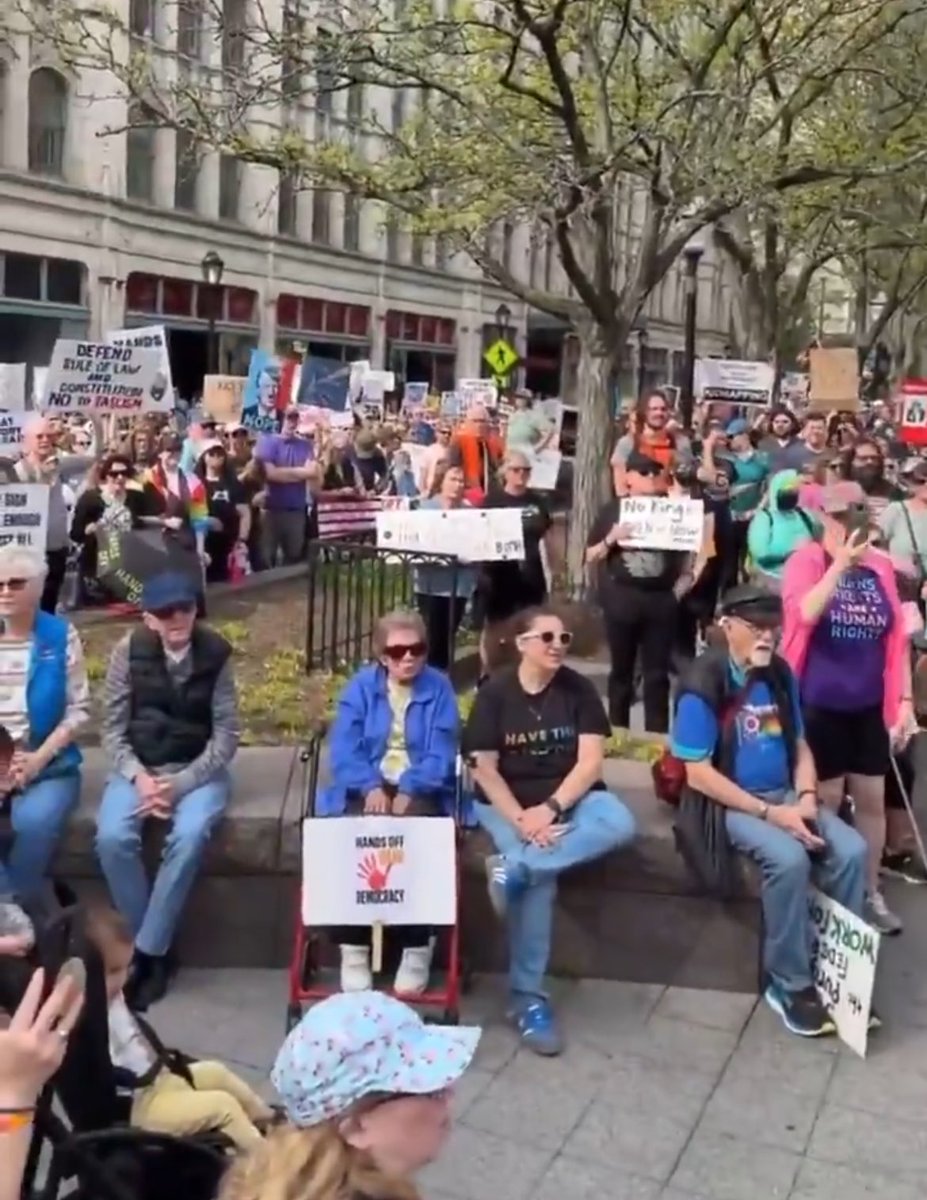 Protesters in Cincinnati are showing up to protest!

Thank you, Ohio!