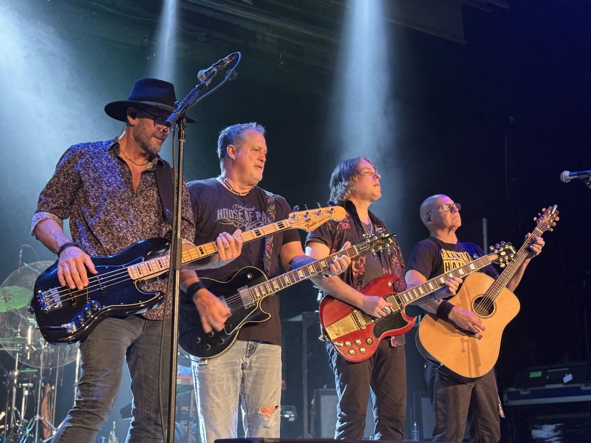 Great show last night with ⁦<a href="/SisterHazelBand/">Sister Hazel</a>⁩ at ⁦<a href="/TempleLiveFSm/">TempleLive Fort Smith</a>⁩ in Fort Smith ⁦<a href="/SonyaLee2011/">Sonya Lee</a>⁩ ⁦<a href="/amandaemison/">Amanda Haak</a>⁩.
