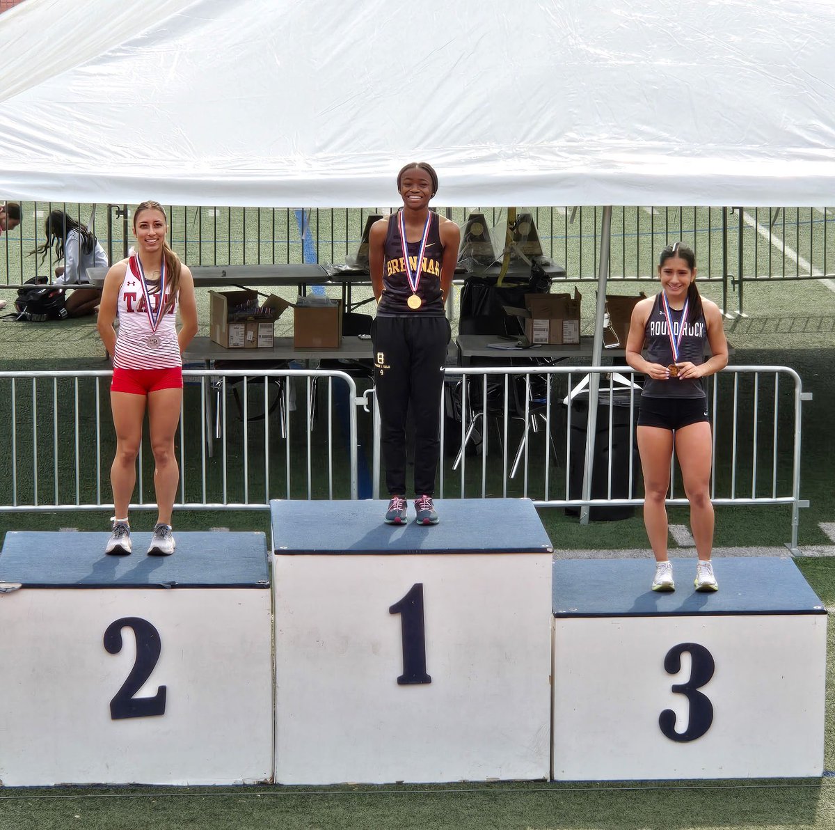 We have a STATE QUALIFIER AND a Regional Champ! 

🥇Caila Lyons  
800m
2:12.53