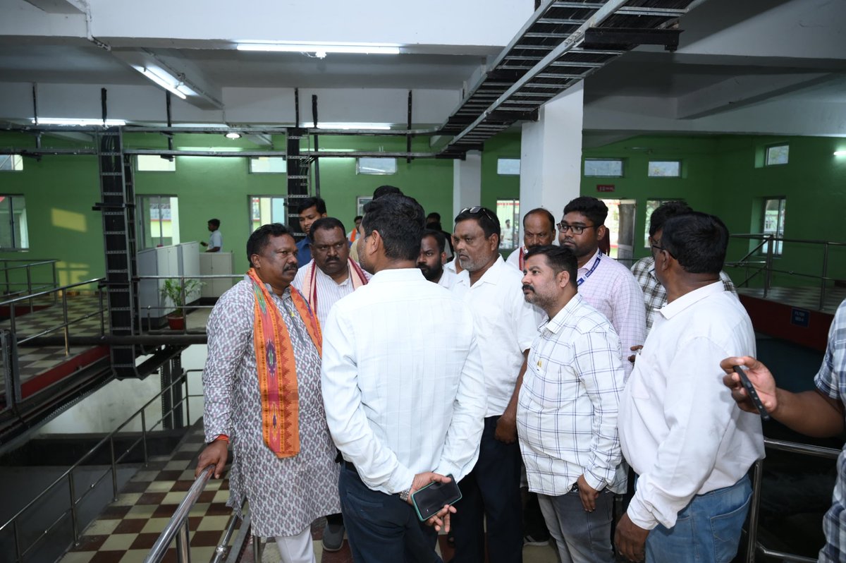 RabiNaikBJP's tweet photo. ବୈଠକ ପରେ ପ୍ରକଳ୍ପ ସ୍ଥଳ ପରିଦର୍ଶନ କରି ପ୍ରଗତି ବିଷୟରେ ଅବଗତ ହେଲି। ଏହି ପ୍ରକଳ୍ପ ଅଞ୍ଚଳବାସୀଙ୍କୁ ସ୍ବଚ୍ଛ ପାନୀୟଜଳ ଯୋଗାଣ ଦେବାରେ ସହାୟକ ହେବ।
#MegaWaterProject #JalJeevanMission #RuralDevelopment https://t.co/pADZkd7TGy