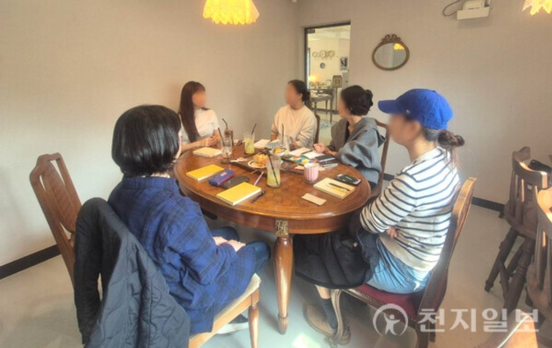 lovetree35's tweet image. 천지일보-“외로운 육아, 함께하니 달라져”… 신천지 요한지파 ‘부모 맞춤 프로그램’ 운영
vo.la/xWAKJx

#신천지_예수교회 #요한지파 #육아동아리 #마미손 #함께