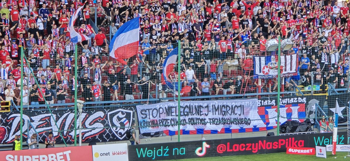 cityboykrk's tweet photo. Stop nielegalnej imigracji, Wiślacki Kraków przeciwko polityce Trzaskowskiego.
#WisłaTwitter https://t.co/WwzC3xfqEj