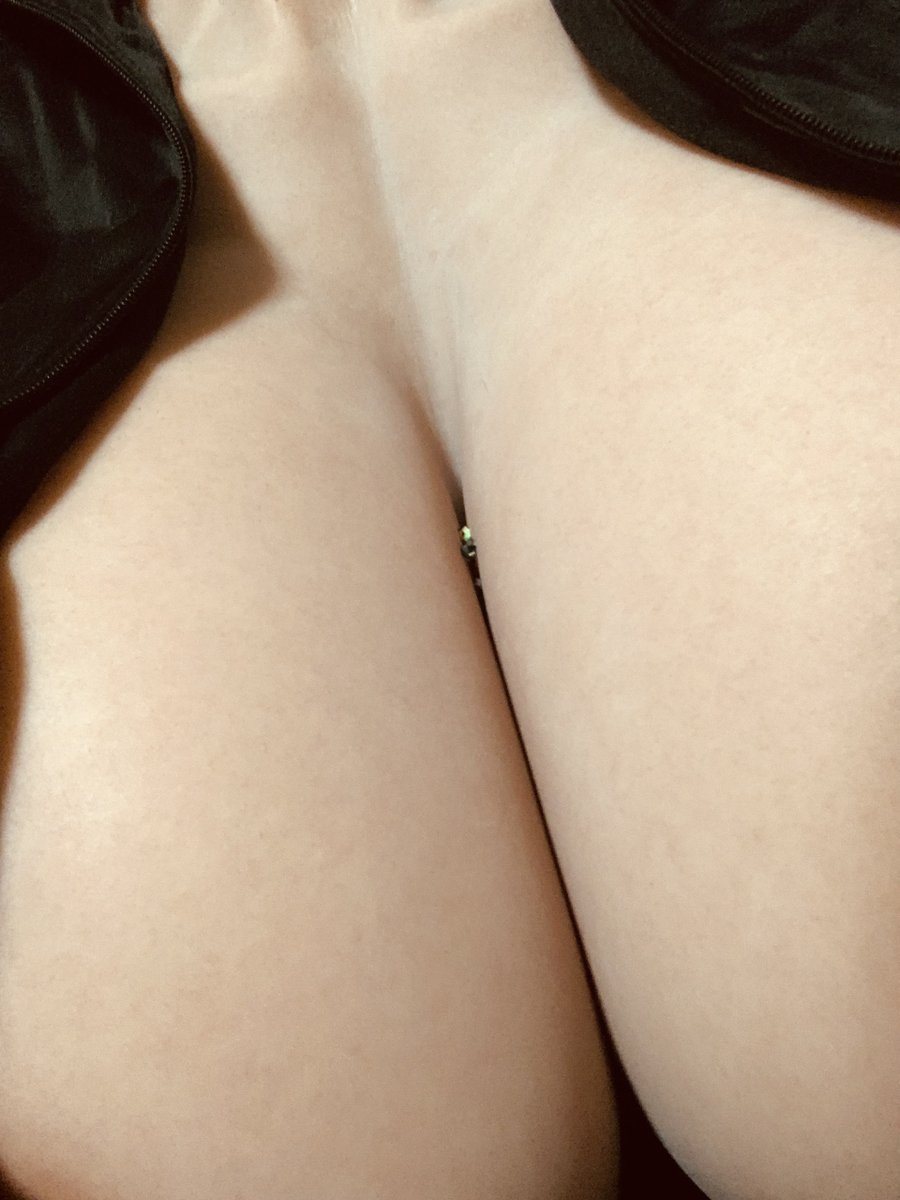 コミケの売り子用に買った小物でサイズフェチ写真撮った
（シリコンバスト）